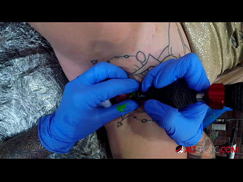 ❤️ tattooed ທີ່ສຸດ Hottie Sully Savage ໄດ້ຮັບ tattoo ສຸດ clitoris ຂອງນາງ ❌ ໜັງໂປ້ ຢູ່ພວກເຮົາ ☑